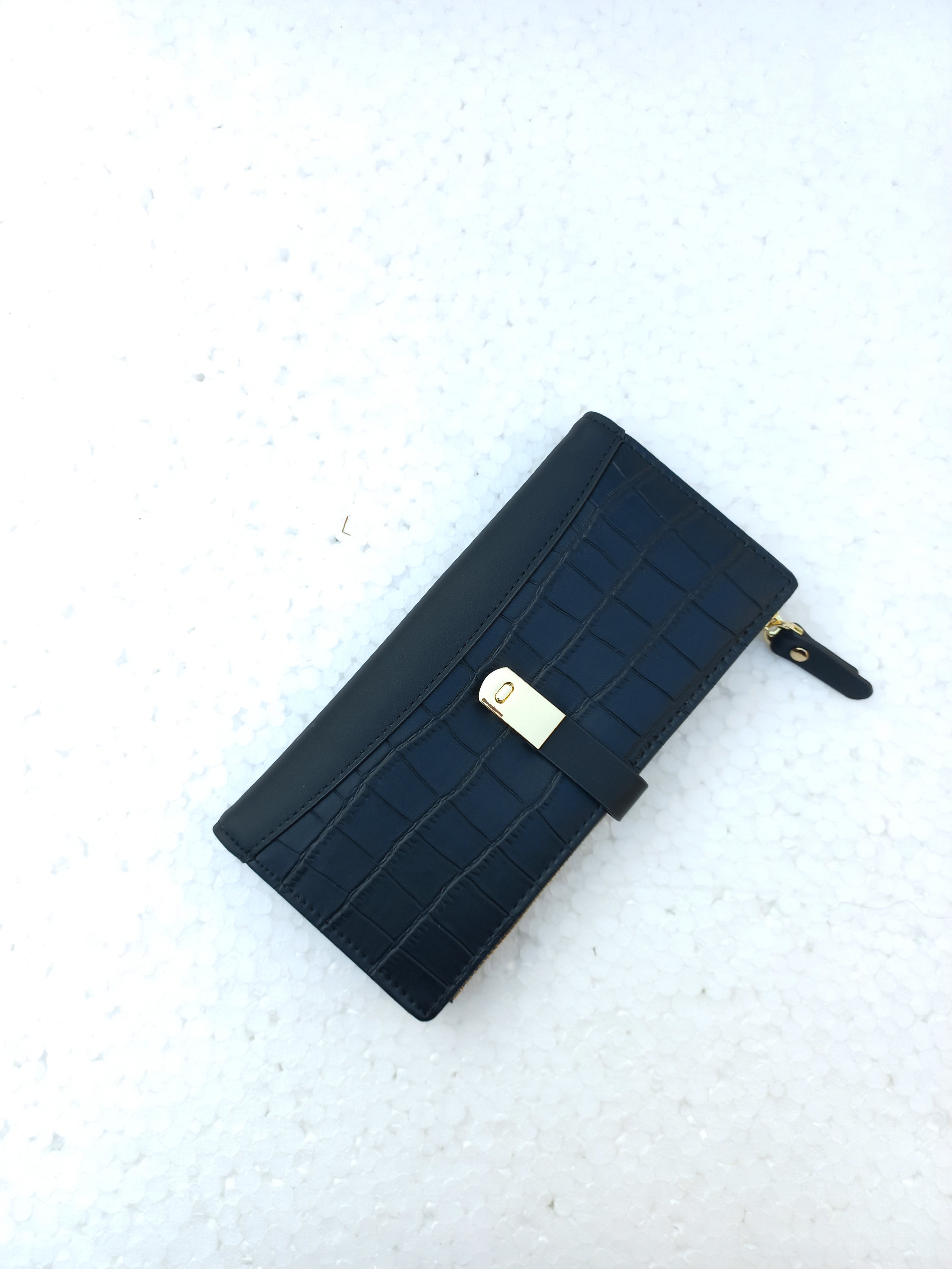 Glamora (Black)