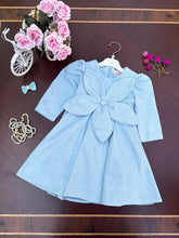 Load image into Gallery viewer, Blue Daisy
