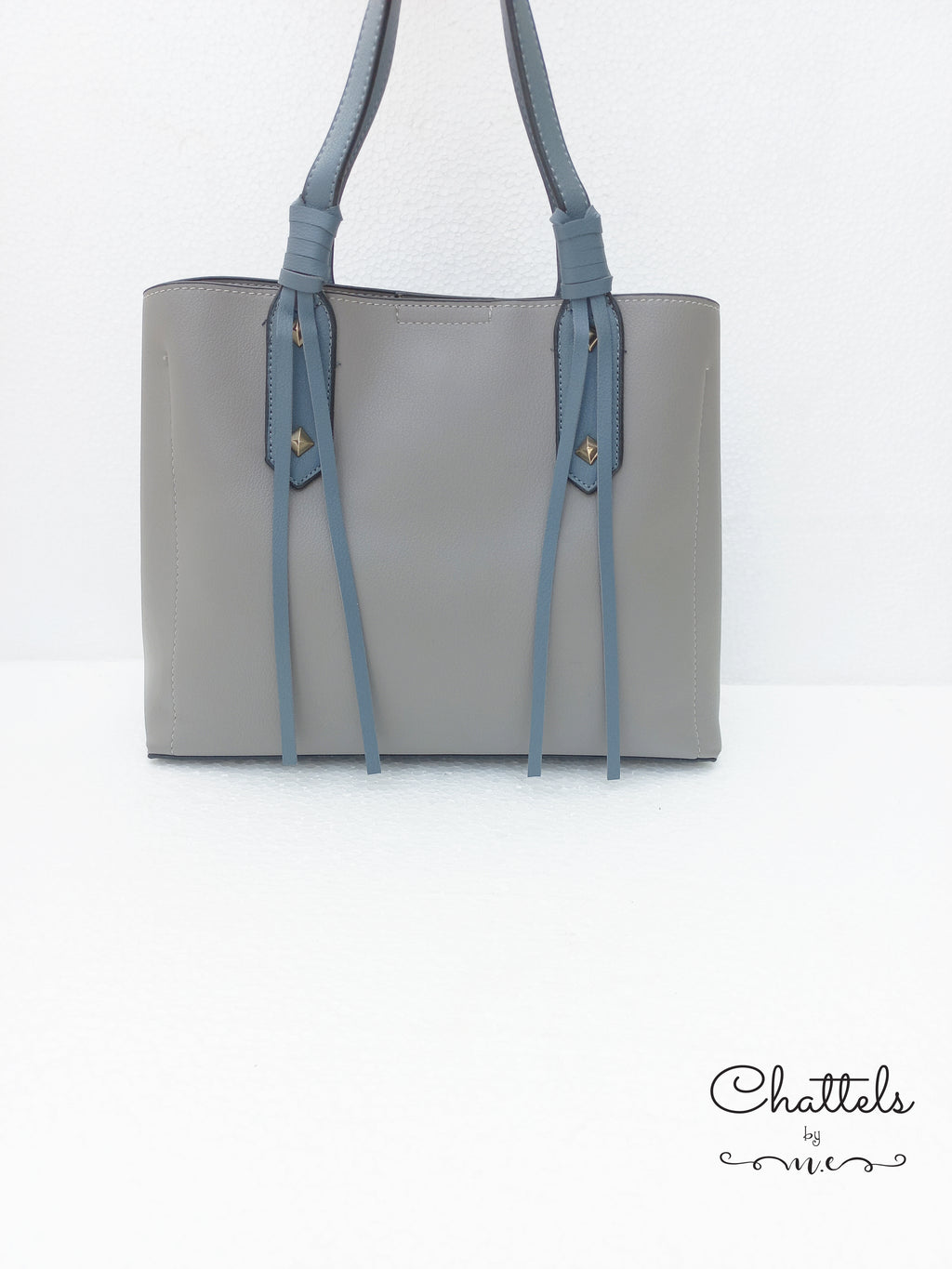“Camellia L.Grey Bag”