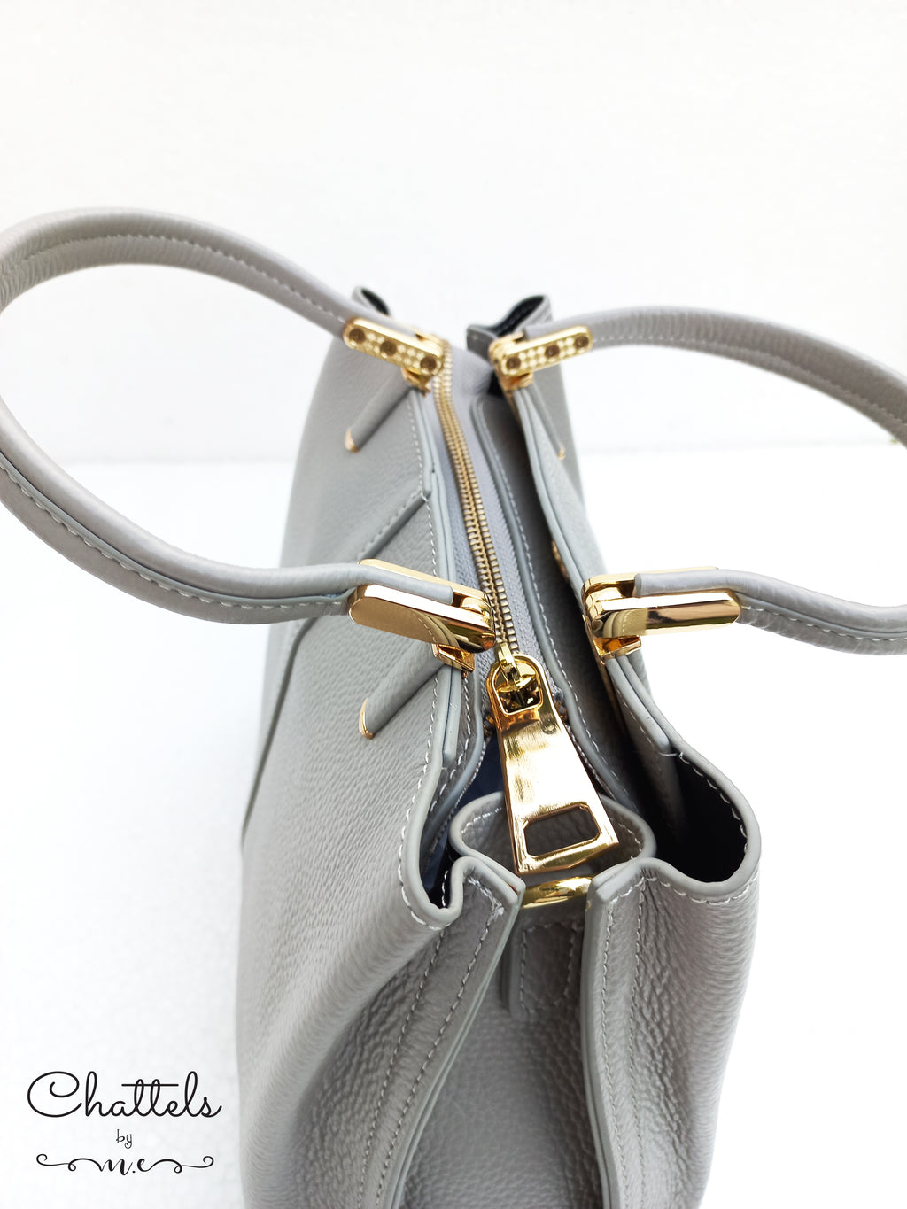 “Katlynne Leather Bag” (L.Grey)