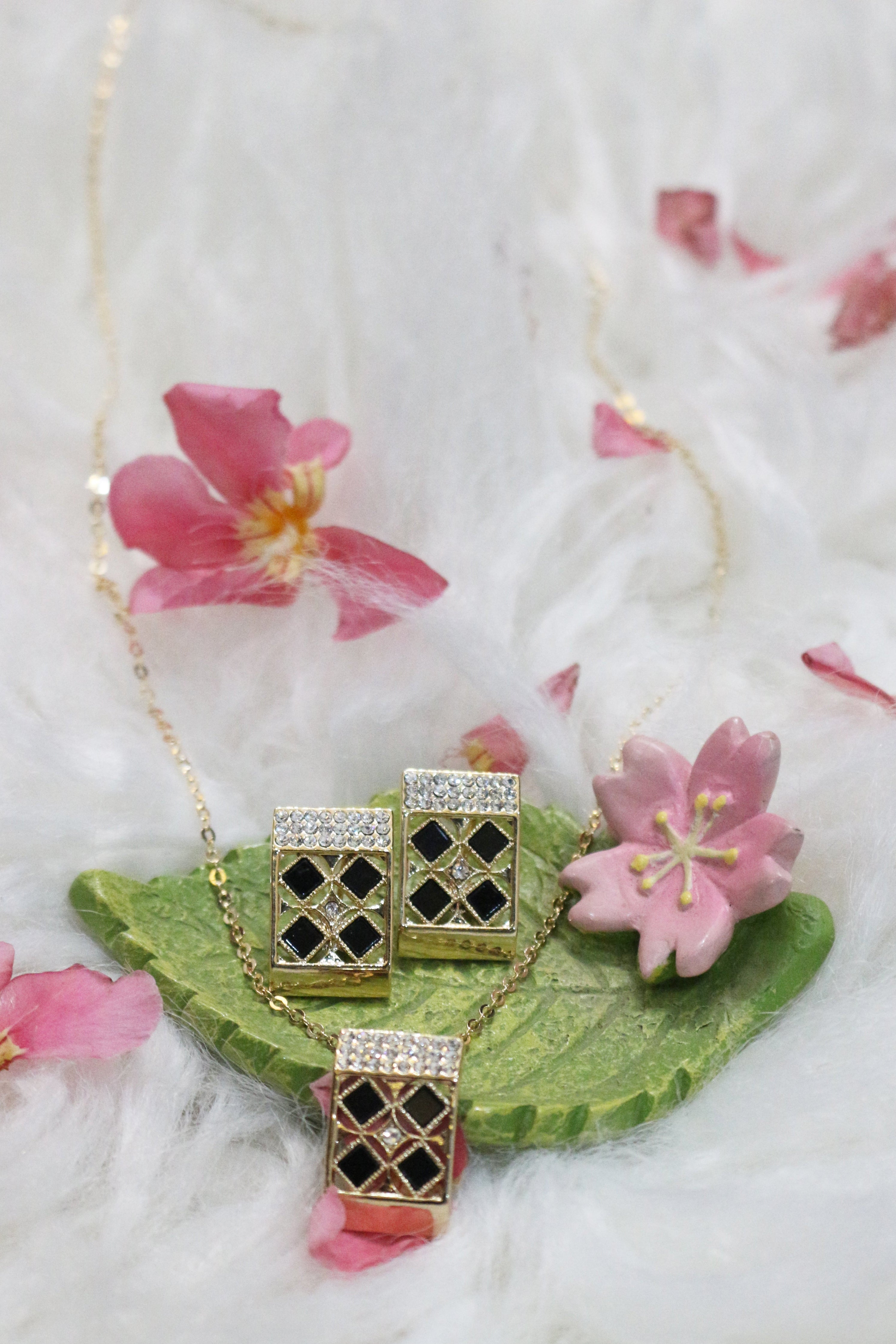 “ Black & Gold Exquisite”